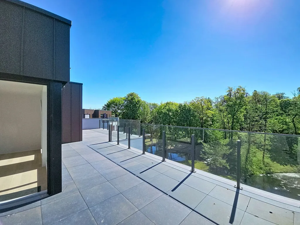 Balcone - Contemporary Flat with Terraces in Green Setting