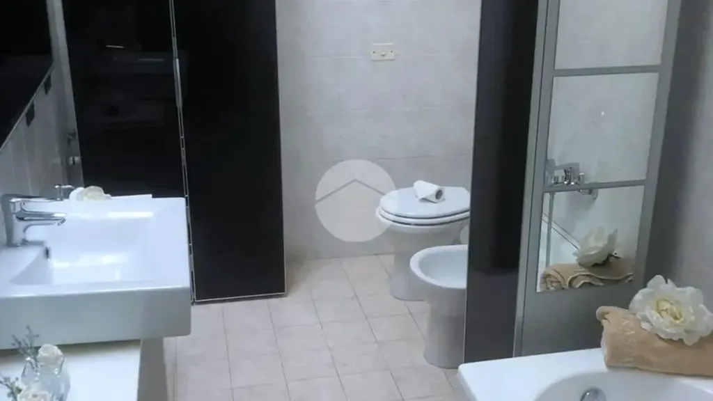 Salles de bain - Trilocale with Private Parking in Rovato