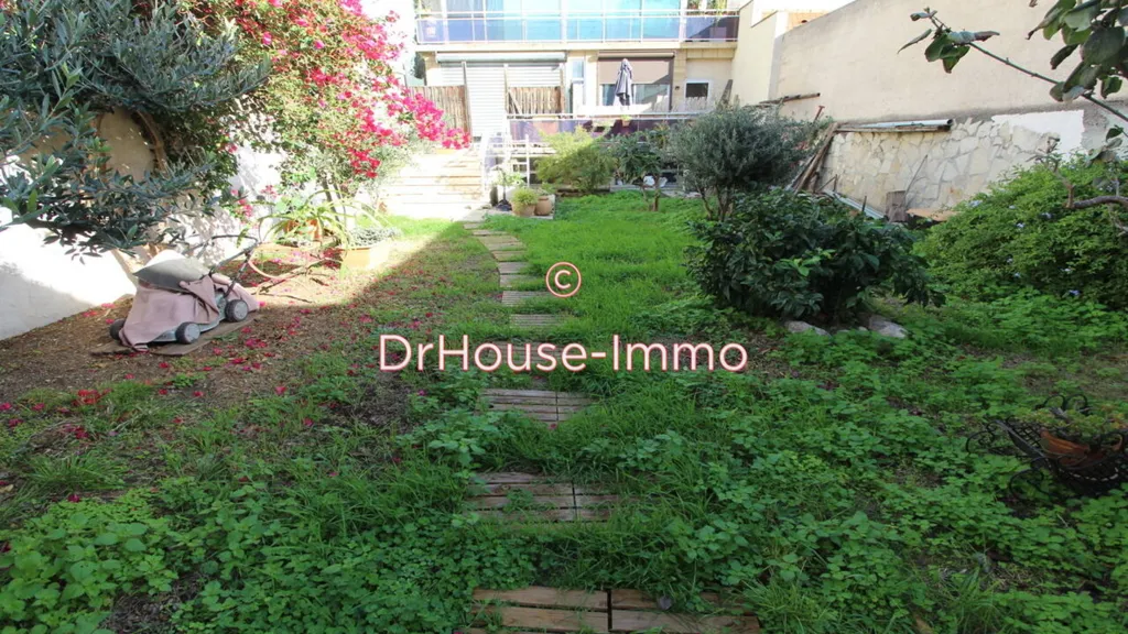 Jardin - Maison Lumineuse avec Jardin à Marseille-3e