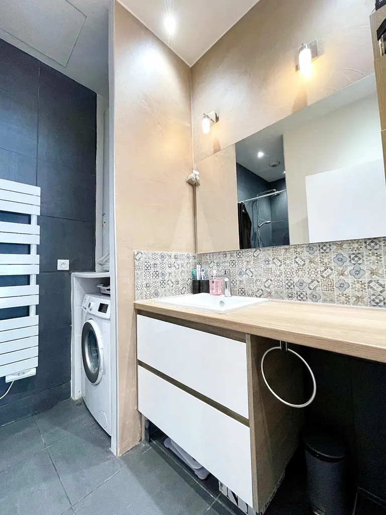 Bathrooms - Type 3 Apartment with Terrace in Reims