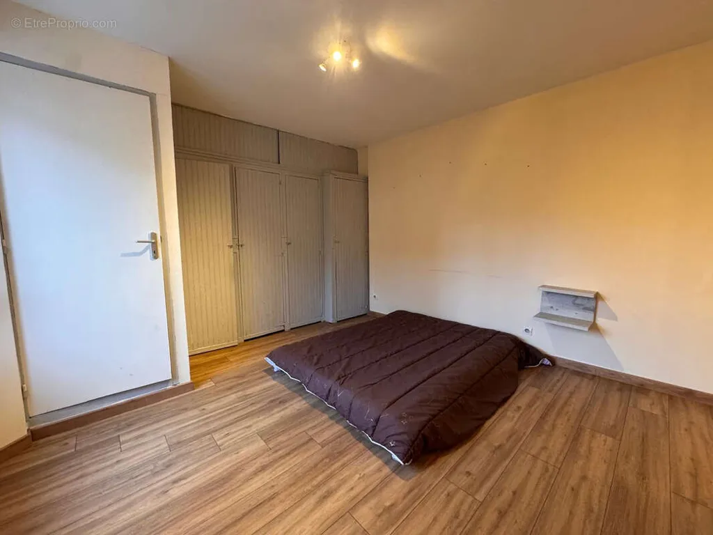 Chambres - Appartement Duplex avec Jardin d'Entrée à Cerny