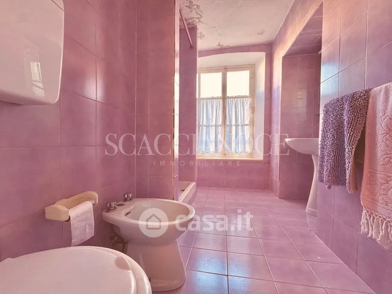 Salles de bain - Twin-Storey Apartment with Lake View in Netro