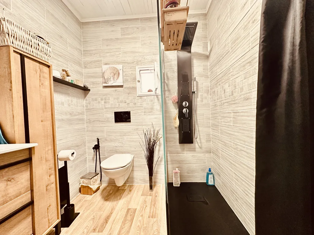 Bagni - Renovated House with Terrace in La Trinité