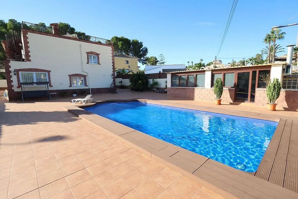 Piscine - Luxury Villa with Private Pool in Torrevieja