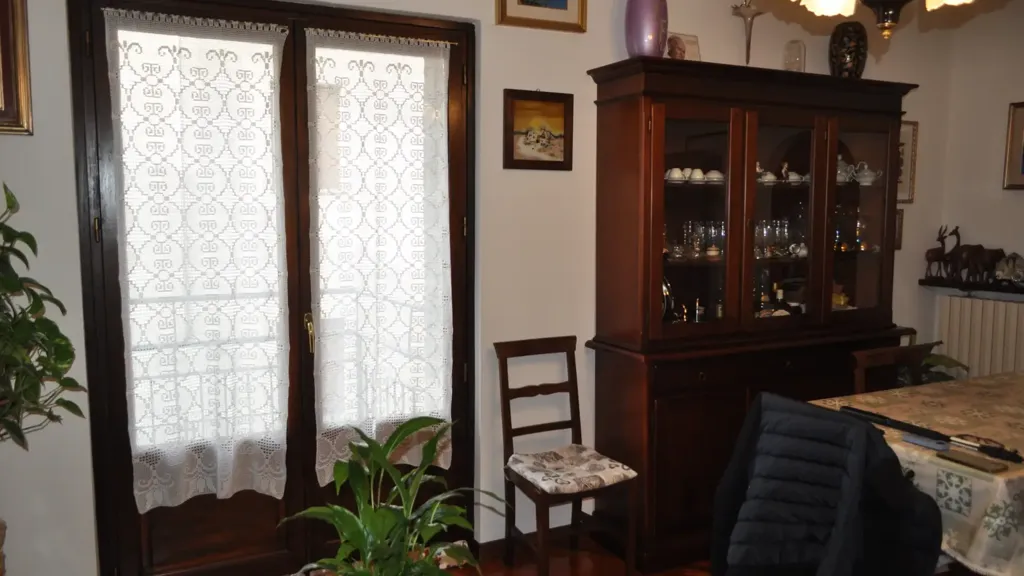 Söögituba - Three-Bedroom Apartment with Balcony in Bedonia