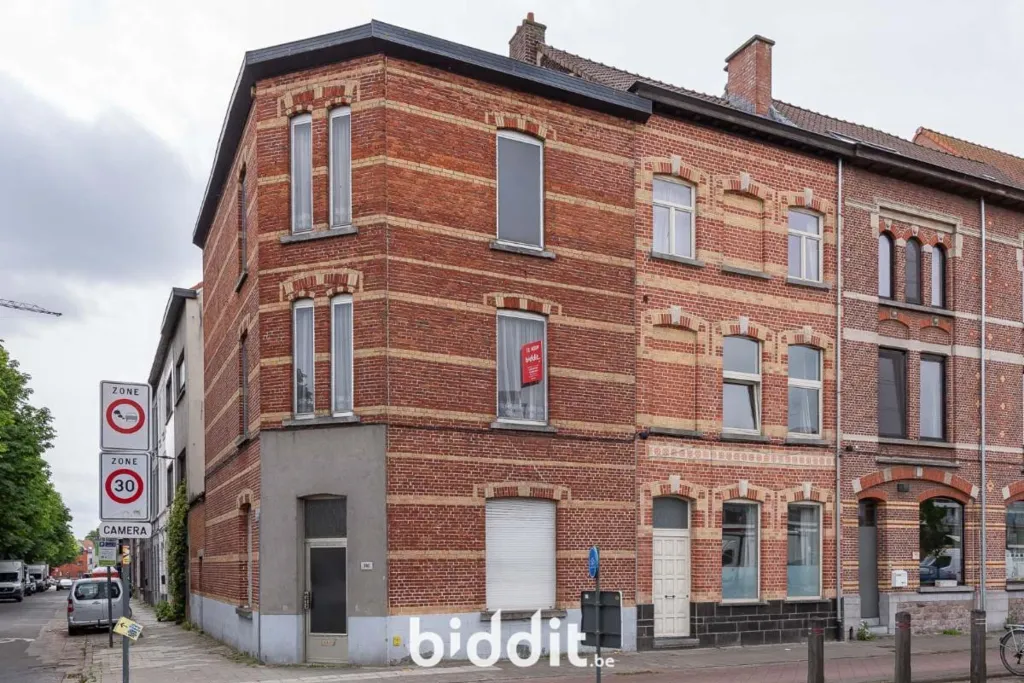 Extérieur - Appartement à Rénover avec 2 Façades en Centre-Ville