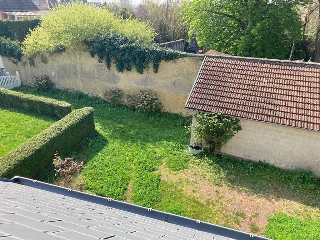 Jardin - Maison en Pierre à Bréhal avec Cheminée