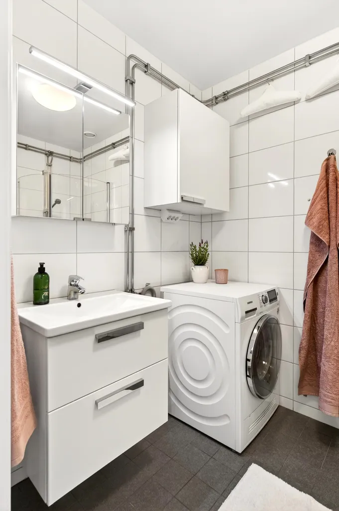 Bagni - Modern 1.5-Bedroom Flat with Balcony in Kungsängen