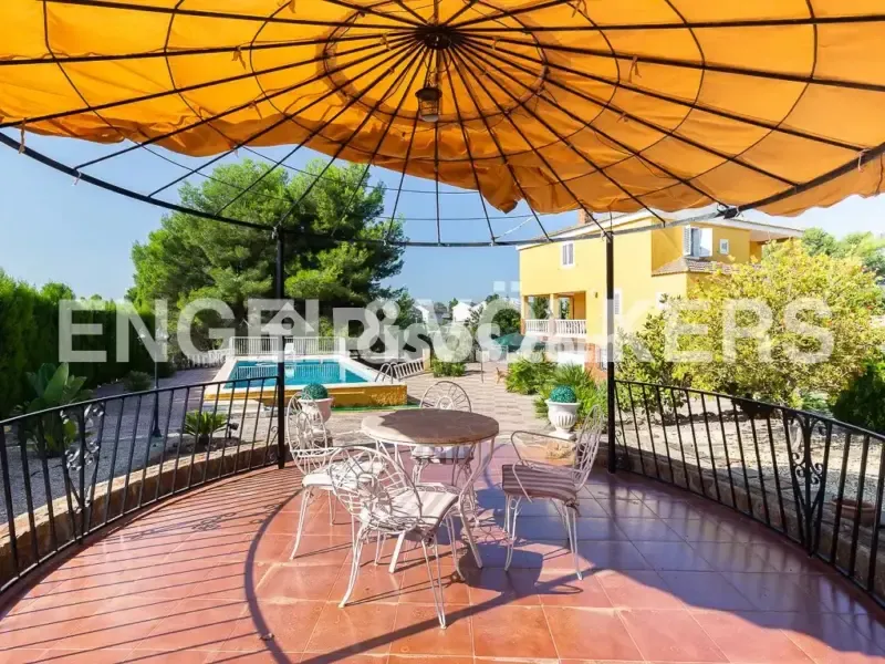 Terrasse - Rustic Chalet with Pool in Montserrat