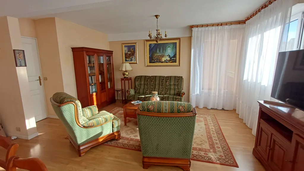 Séjour - Appartement Traversant avec Garage et Balcon à Clermont-Ferrand