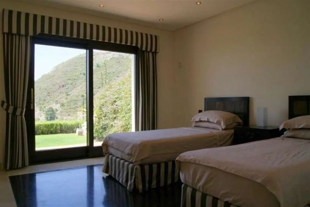 Magamistoad - South-Facing Villa with Infinity Pool in Marbella