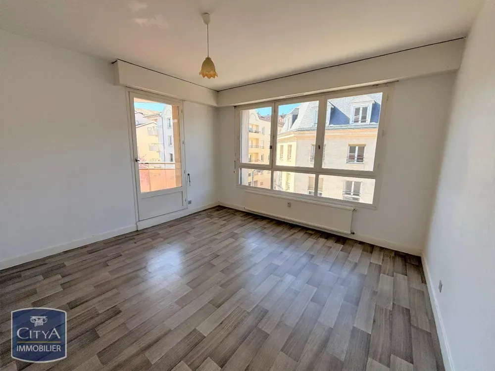 Pièces - Appartement 5 Pièces avec Balcons au Centre de Limoges