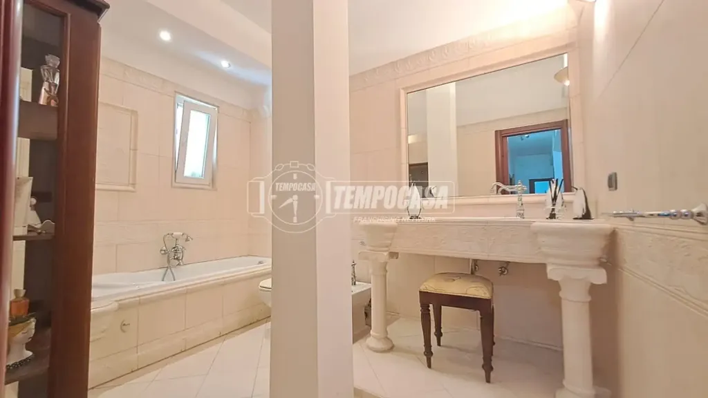 Vannitoad - Fully Renovated Apartment with Terrace in Adelfia