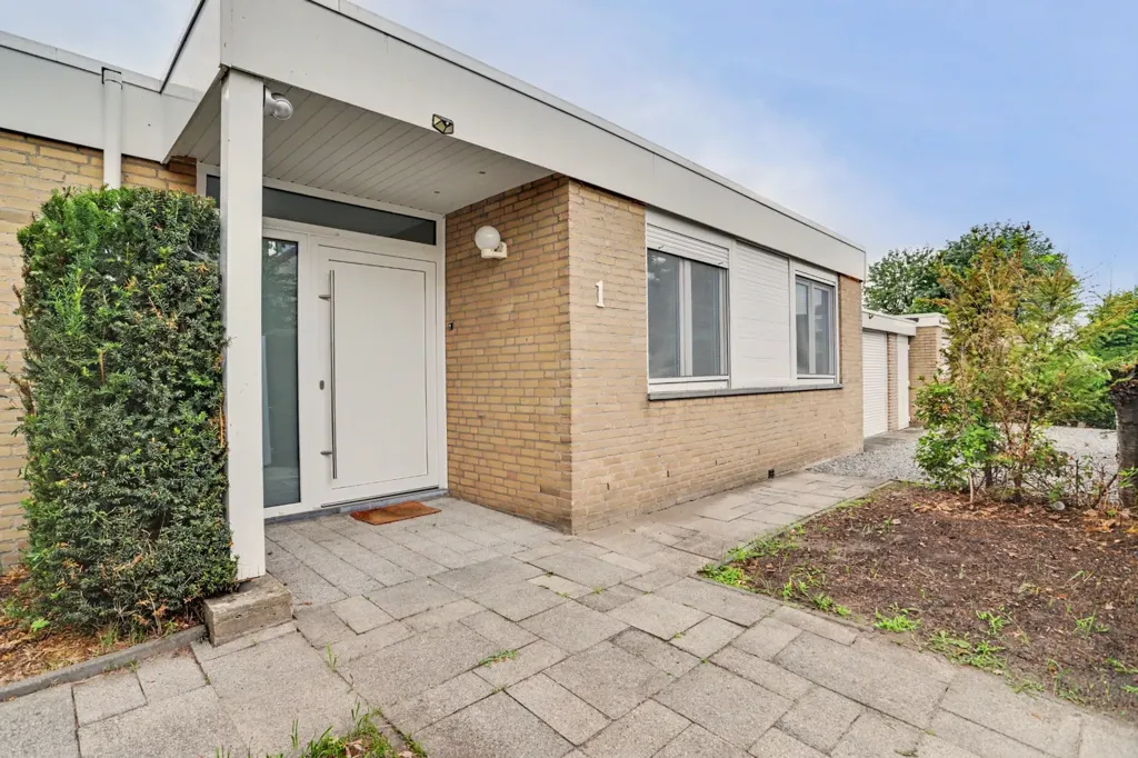 Esterno - Fully Ground Floor Bungalow with Garden in Putte