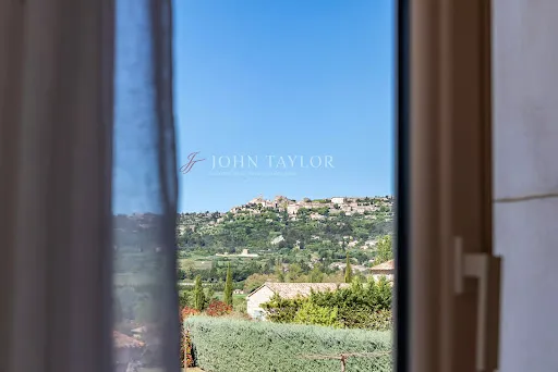 Toad - Luxury Villa with Pool in Gordes