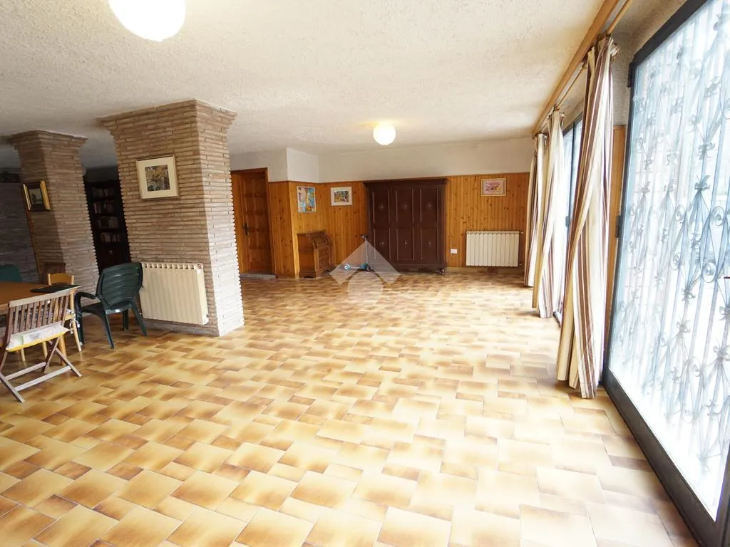 Séjour - Spacious Apartment with Private Courtyard in Castelnuovo Rangone