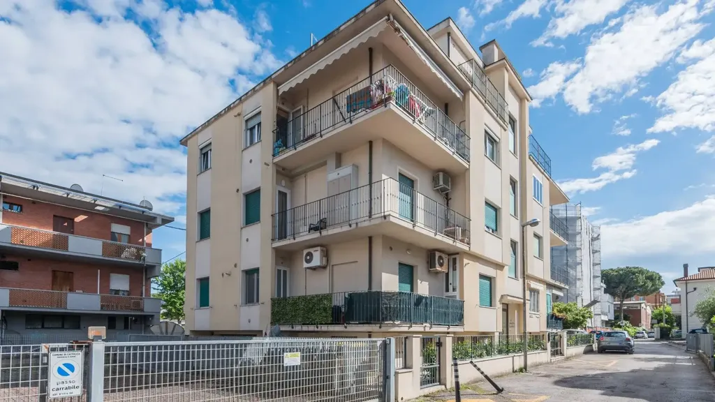 Välivaade - Triplex with Balcony in Cattolica