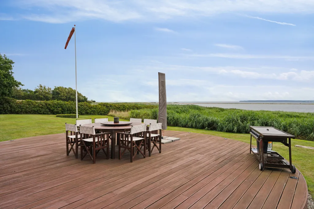 Terrasse - Historic Villa with Water View on Hjarnø