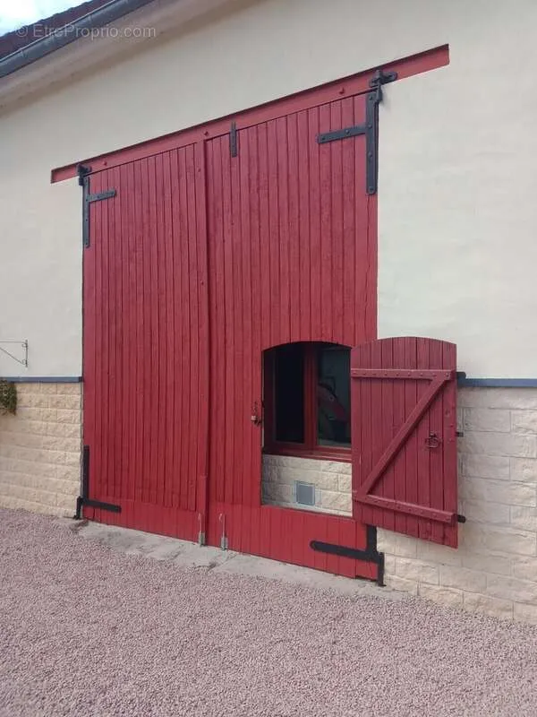Välivaade - Converted Barn House with Guest Accommodation in Marcillat-En-Combraille