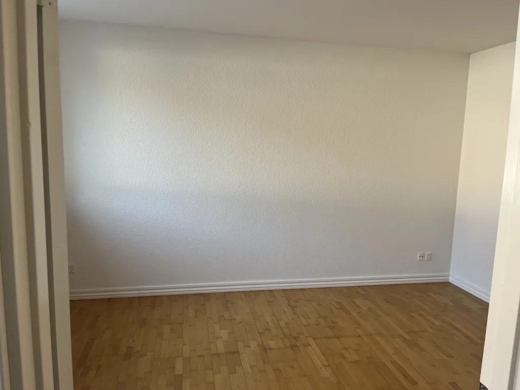 Rooms - 2-Bedroom Flat with Free Parking in Hobrovej