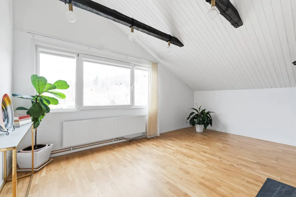 Elutuba - Two-Home Estate with Generous Outdoor Space in Jönköping