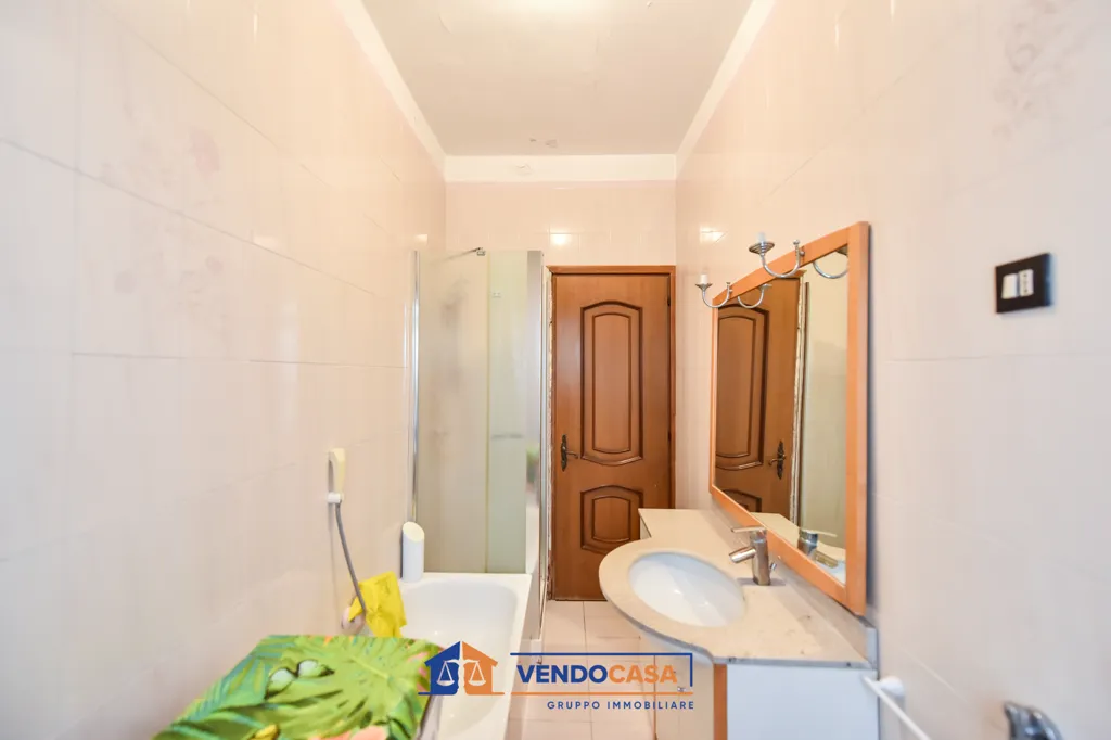 Salles de bain - Quadruplex with Balcony in Villastellone