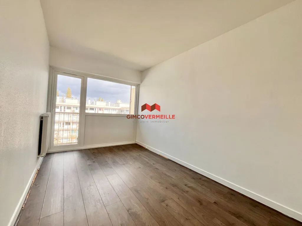 Toad - Top-Floor Flat with Balconies in Le Pecq