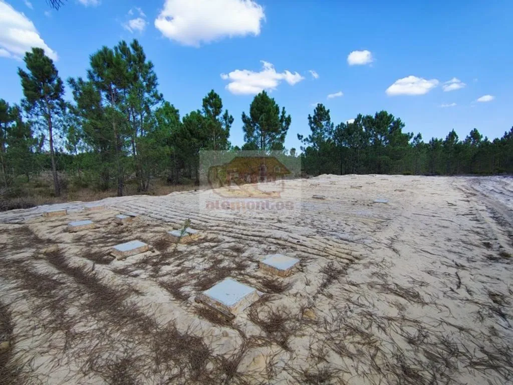 Jardin - Buildable Land with Pool Potential in Grândola