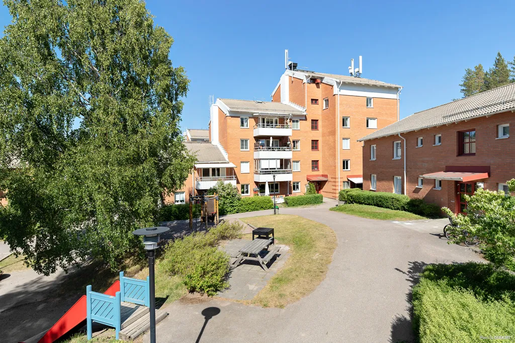 Jardin - Thoughtfully Designed 3-Bed Flat with Balcony in Sävja
