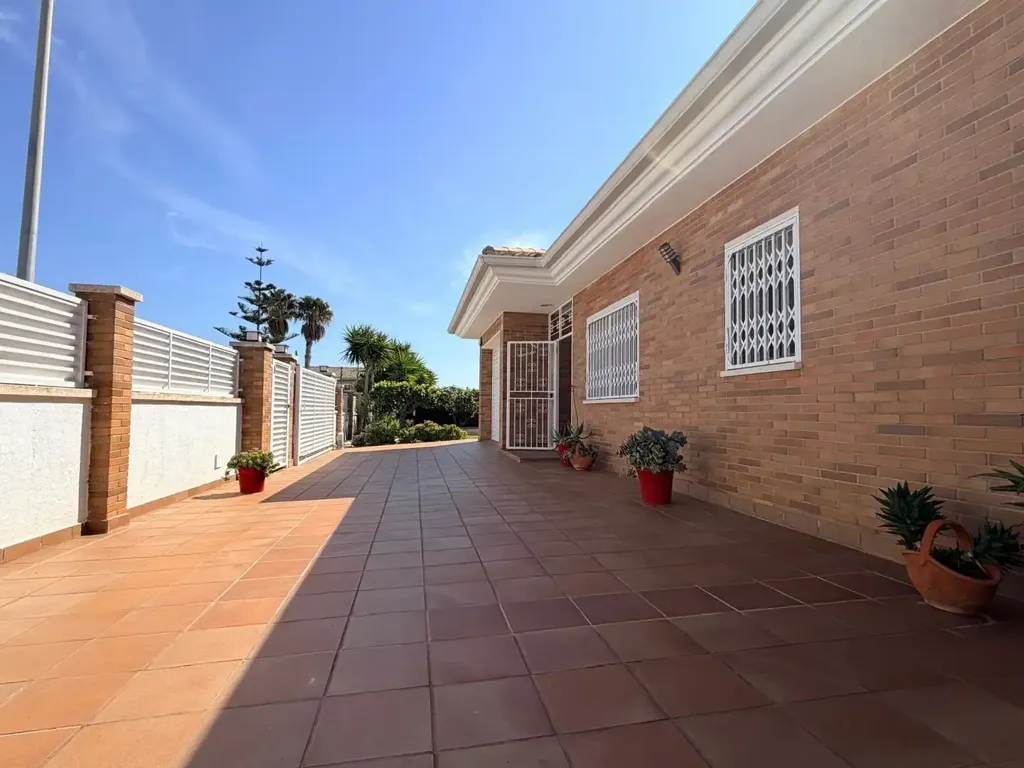 Terrazza - Detached House with Pool in El Vendrell