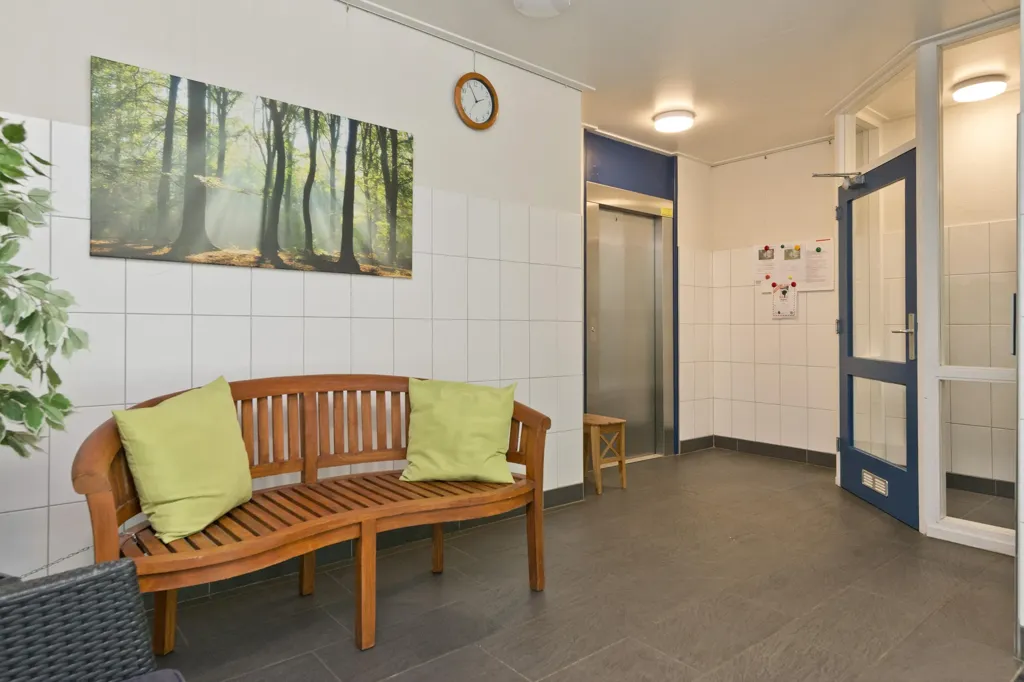 Esik - 4-Bedroom Apartment with Balcony in Doorwerth