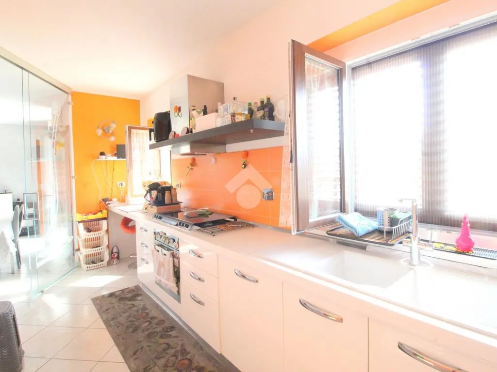 Köök - Penthouse Apartment with Balcony in Pianezza