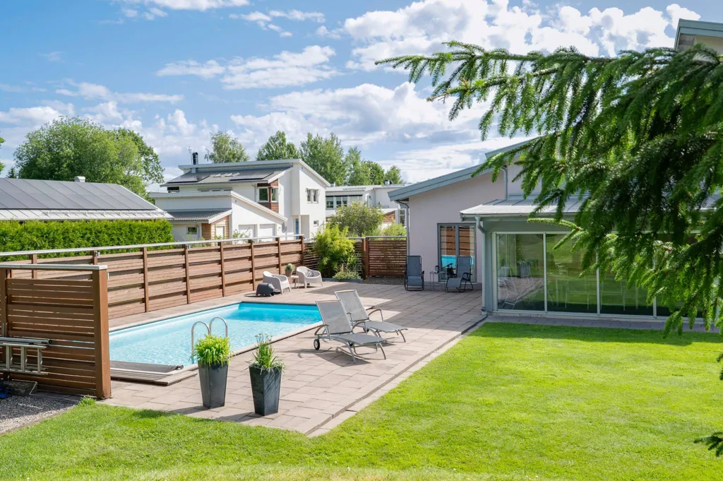 Piscine - High-Quality Villa with Pool in Adolfsberg