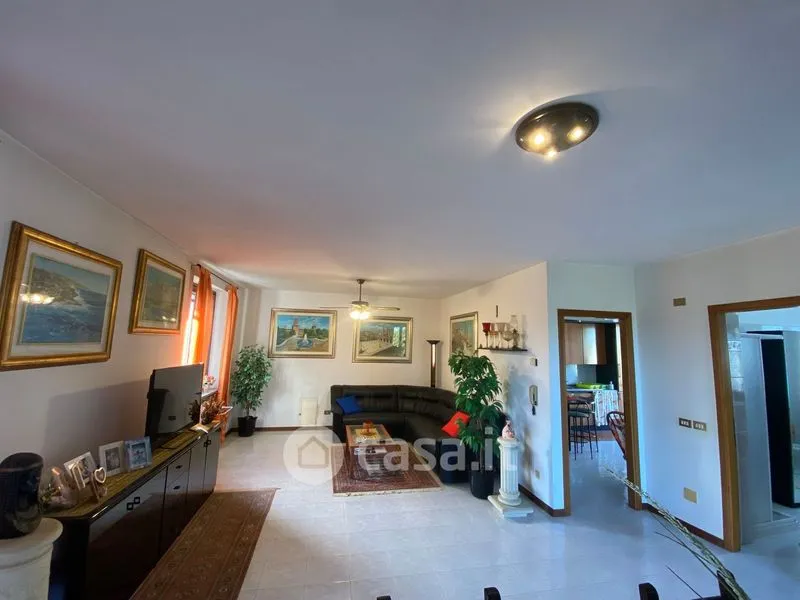 Elutuba - Three-Storey Villa with Private Garden in Mortara