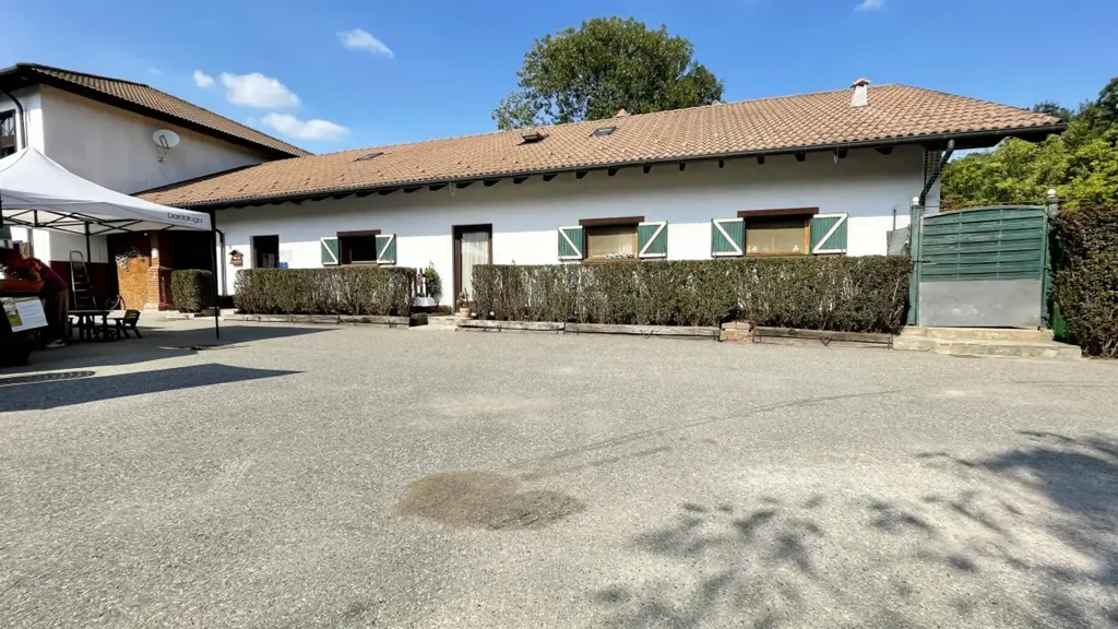 Villa with Equestrian Centre in Ameno