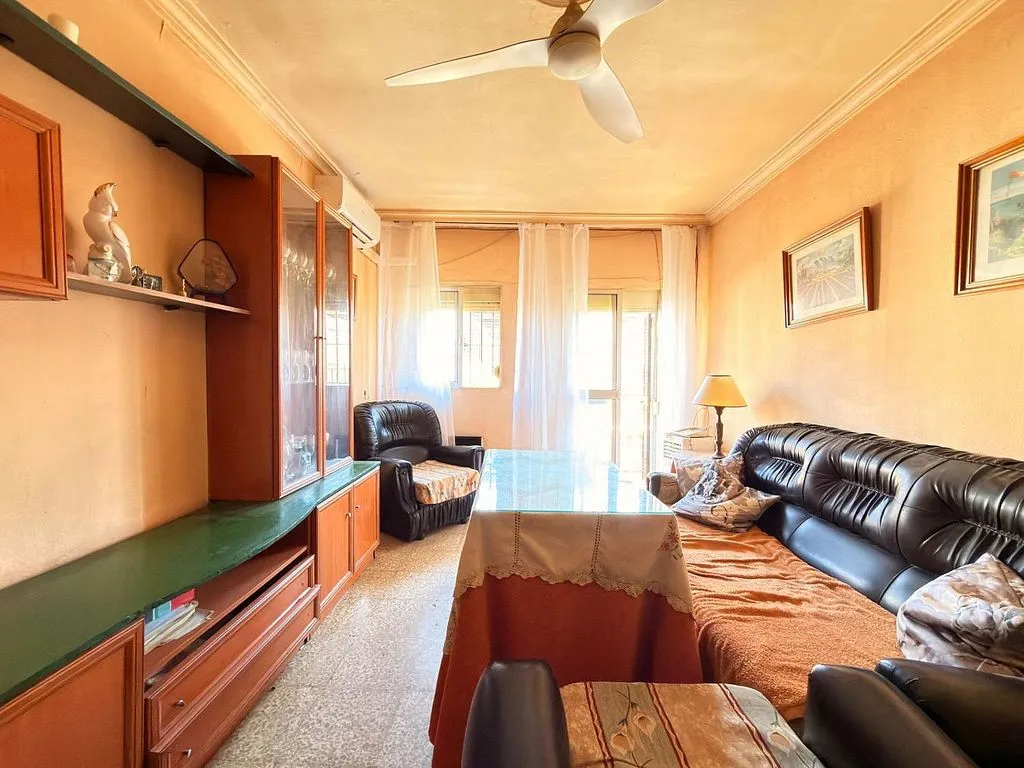 Living Room - 3-Bedroom Flat with Terrace in Palmete, Sevilla