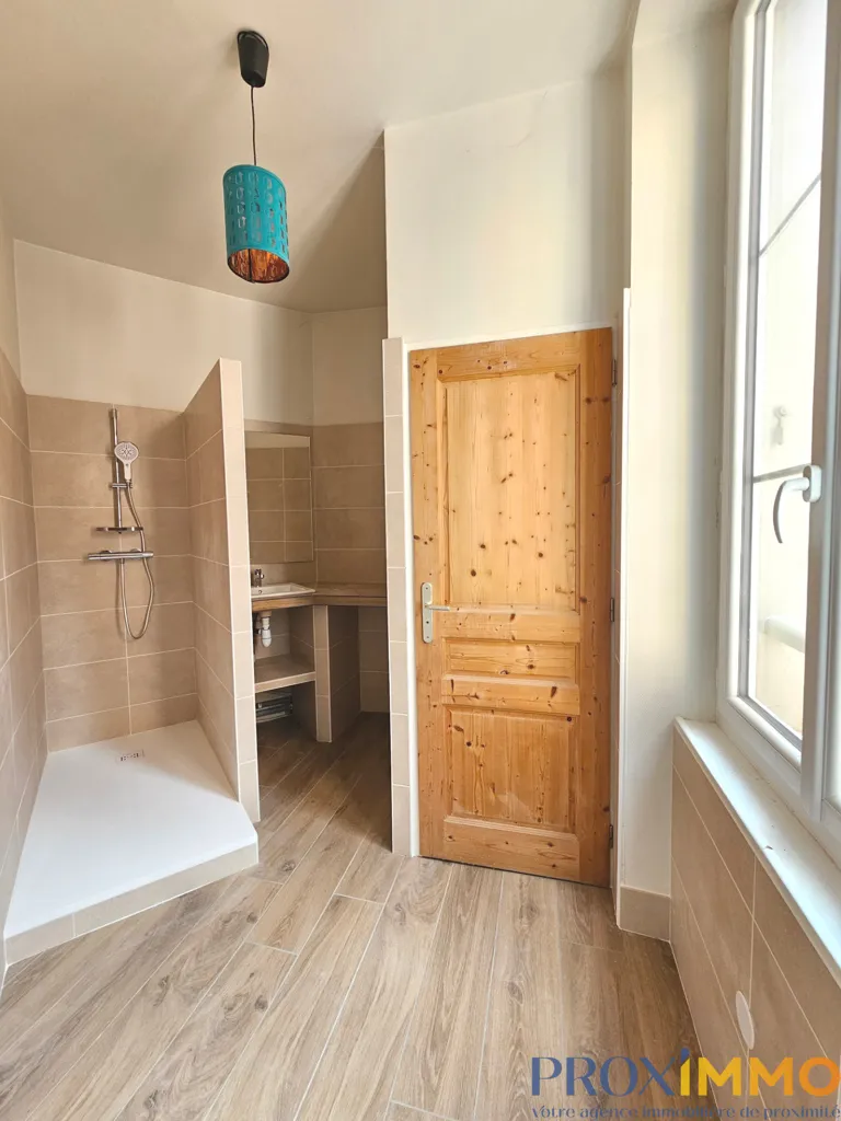 Salles de bain - Appartement Rénové avec Balcon au Centre de Voiron