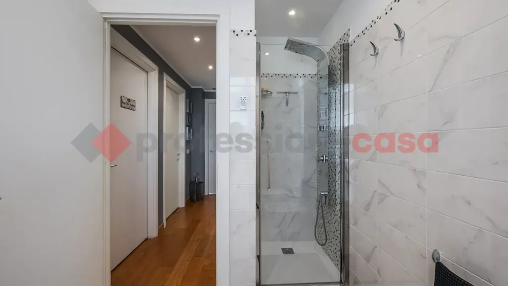 Bagni - Modern 3-Bedroom Apartment in Buccinasco