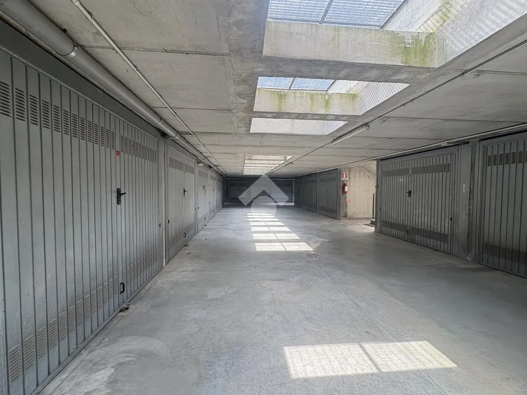 Garage - 3-Room Apartment with Loggia in Landriano