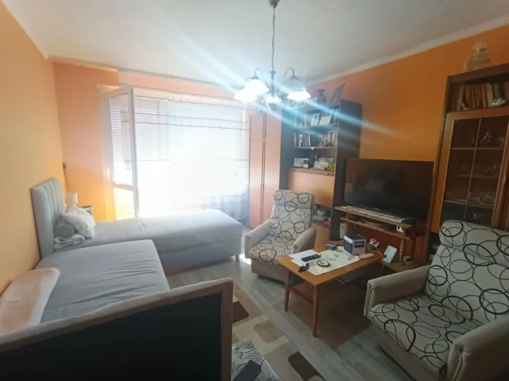 Elutuba - Three-Bedroom Panel Flat in Oroszlány
