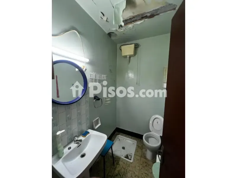 Bathrooms - Rustic Chalet with Private Garden in Polígono Campredo