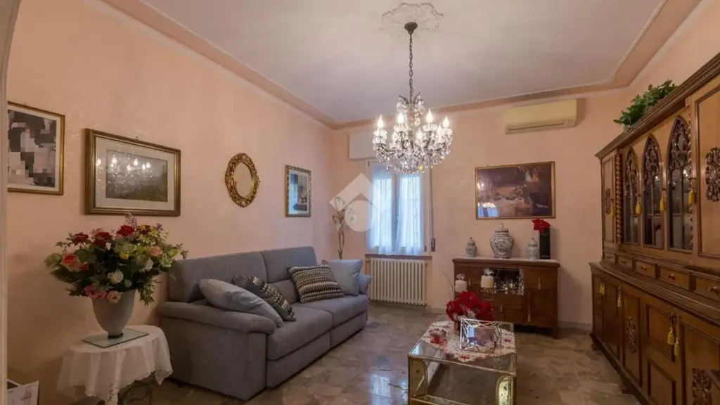 Elutuba - Detached House with Multiple Units in Soliera