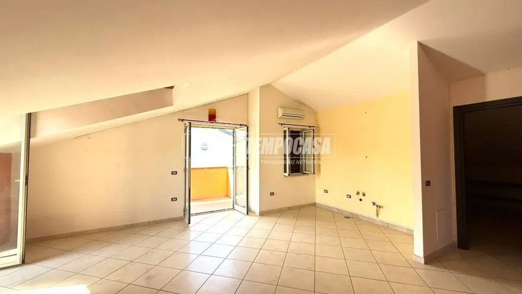 Rooms - Mansarded House with Balcony in Villaricca