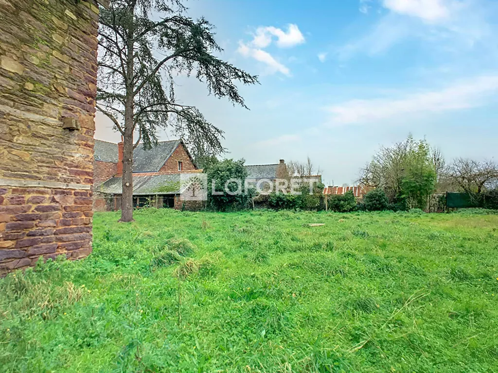 Aed - Rustic Stone Cottage with Garden in Guignen