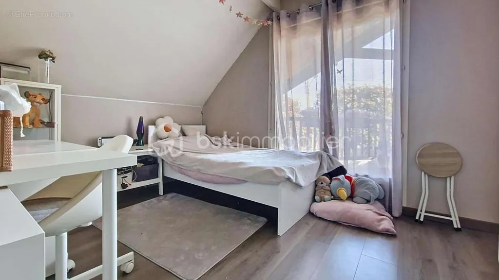 Chambres - Maison 6 pièces à Tremblay-En-France