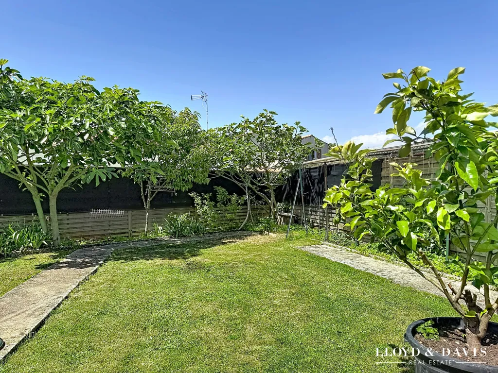 Garden - Renovated House with Garden in Royan