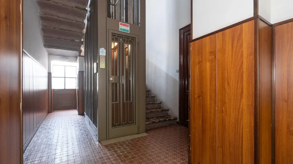 Esik - 3-Bedroom Apartment with Balcony in Turin