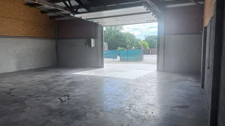 Warehouse with Parking near E420, 11,500m²