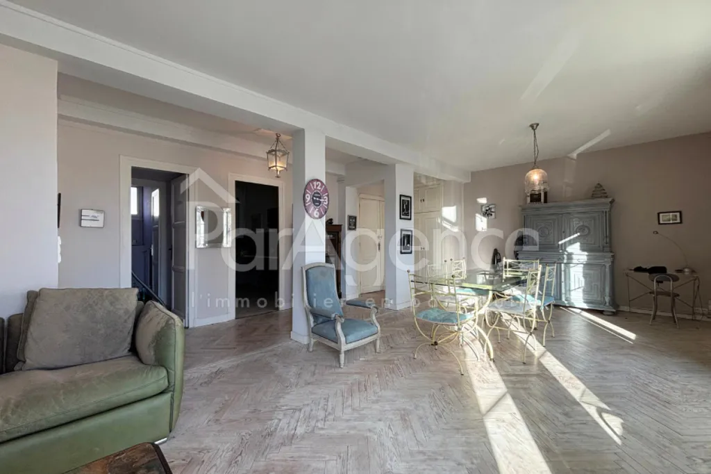 Séjour - Appartement Traversant avec Balcon à Royan