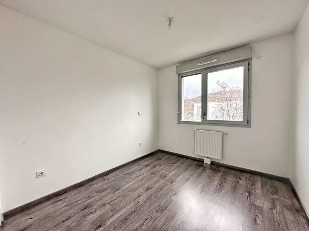 Rooms - Modern Apartment with Terrace in Champfleuri